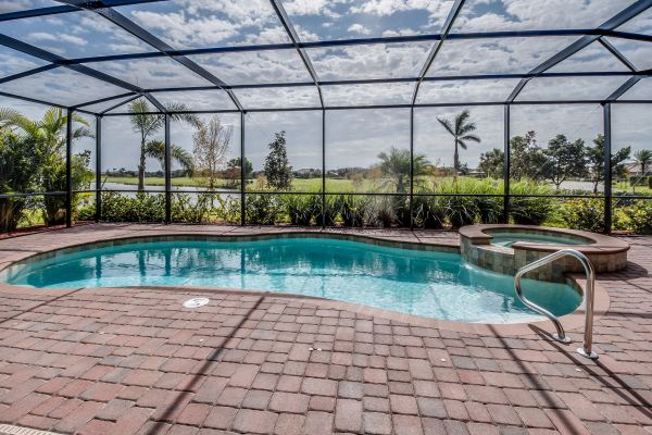 Cost of Pool Enclosure Cleaning in San Jose