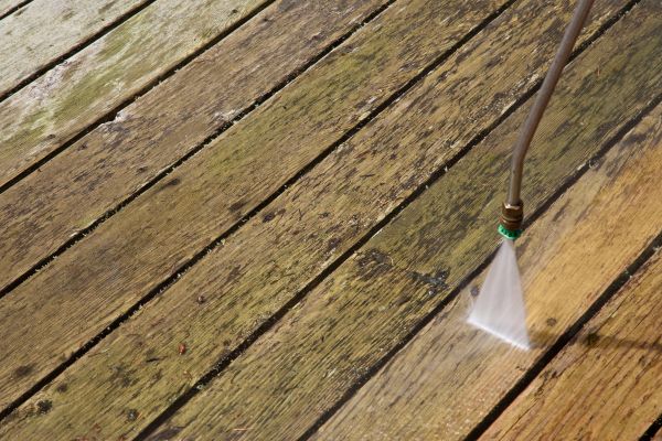 Cost of Deck Mold Removal in San Jose